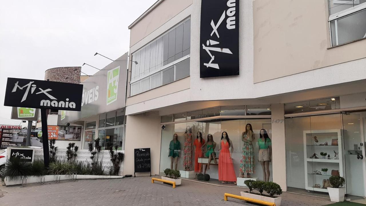 Excelente Sobrado Confortável no Centro de Tijucas Próximo as Praias Exterior foto